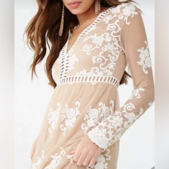 NWT Forever 21 Embroidered Lace Dress Size S - Picture 2 of 13